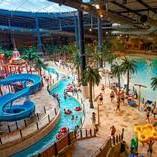 vakantiepark met subtropisch zwembad